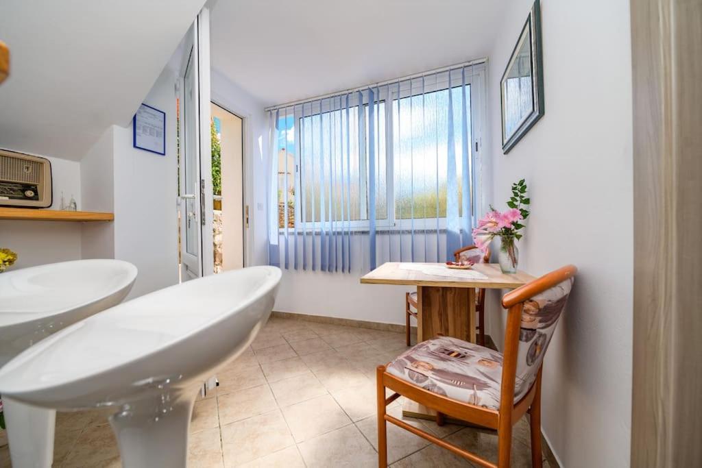 Bozena Apartment Mali Losinj Exterior photo